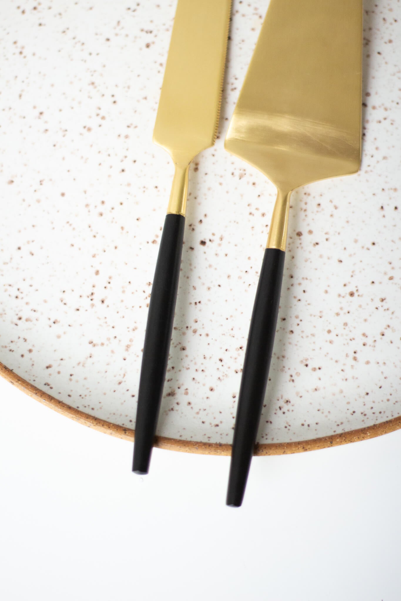 Black & Gold Cake Lift & Knife Set – Tea + Linen